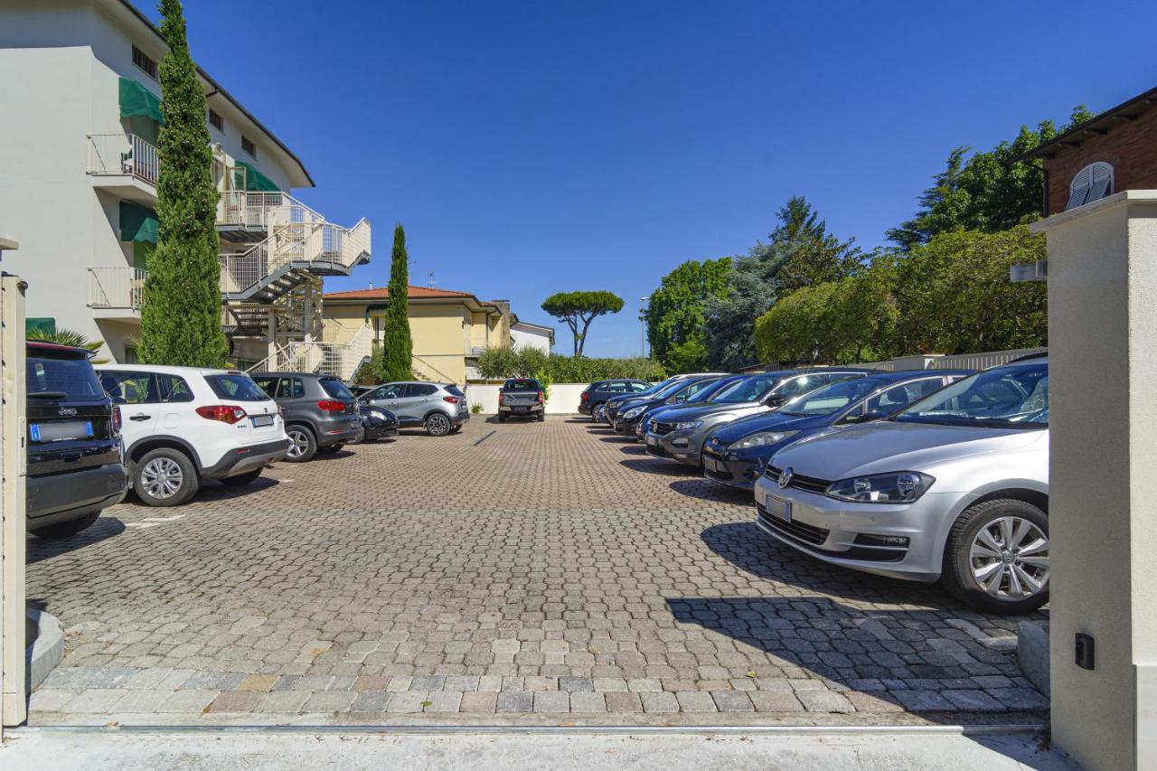 Hotel Liu Lido di Camaiore Buitenkant foto